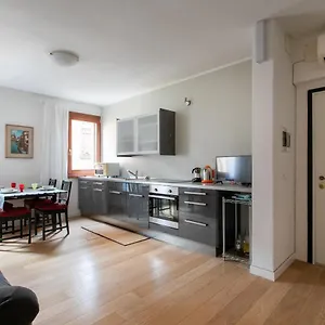 Apartment Lance With Lift, 2 Minutes Walk From The Train Station, Venedig